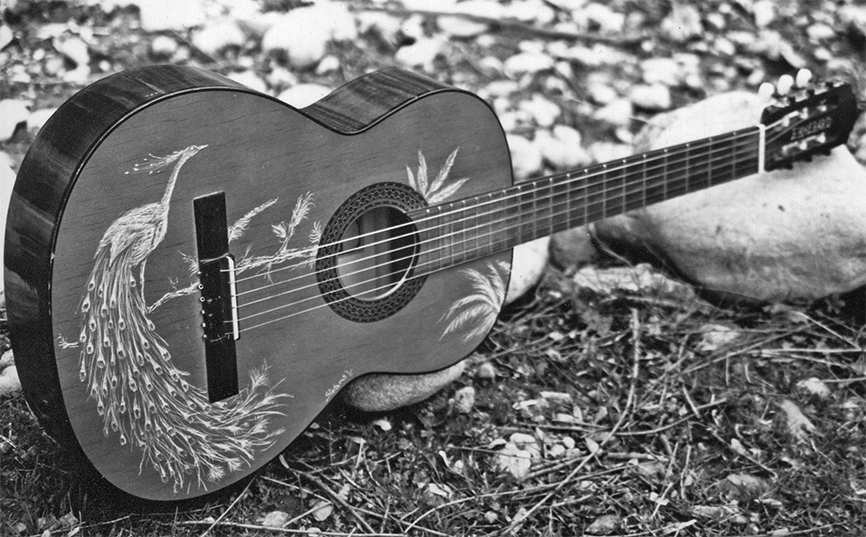 Ebherard - 1990 - engraving on classic guitar. Photo: VOLTO
