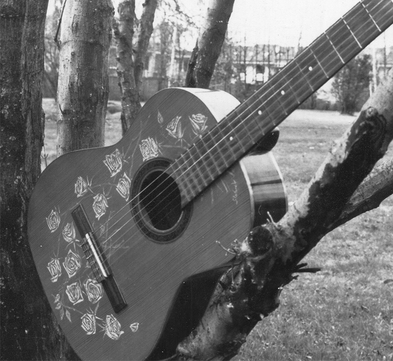 Isabelle - 1991 - engraving on classic guitar. Photo: VOLTO