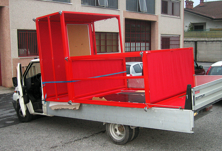 BOX, da ROSSOCUBO – Cuneo – anno 2009 – 220x220x220 cm, alluminio verniciato.